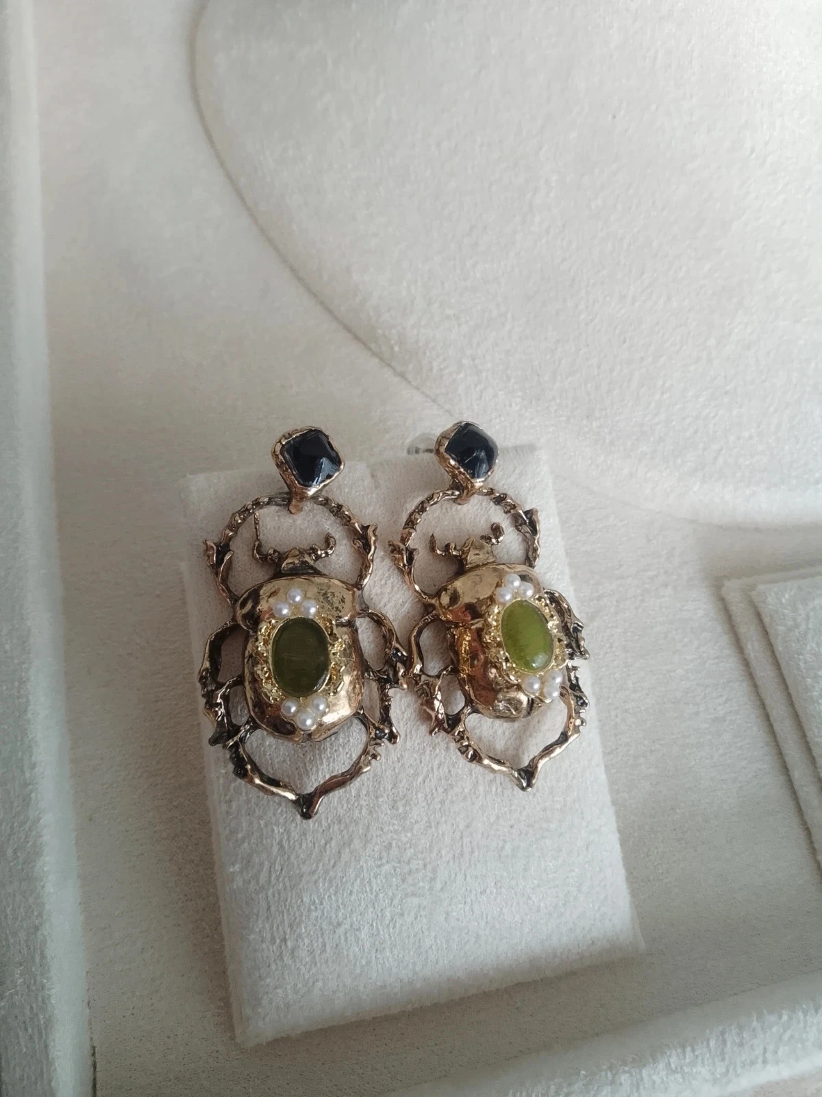 Boucles d'oreilles bohèmes scarabées égyptiens pierres oeil de chat vertes – photo 3